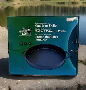118233 Big Green Egg Professional Grade 14 Inch Cast Iron 2 Grip Handle Skillet New Open Bx