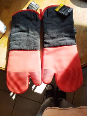 Char-broil 679077100267 New Bbq Mitt Set Of 2 16 Inches Non-slip Silicone Hand