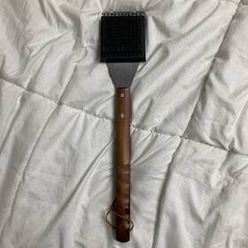 Ccb-w2 Cuisinart 817096011182 Grill Brush W 18-1/2 Inch L Wood Handle Scraper Blade New