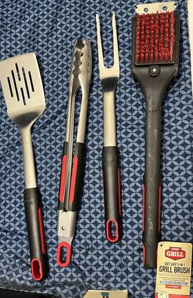 Xg10-107-001-15 Expert Grill Ss 5 Piece Grilling Set Black Red W Soft Handles Never Been Used