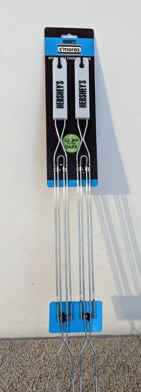 01246hsy Hersheys Sftmores Roasting Forks Glow In The Dark Handles Foldable 26 Inches