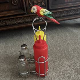 31480802 Tablecraft Ketchup And Mustard Salt &pepper Napkin Holder With Vintage Wooden Clip On Parrot