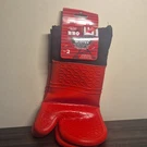 Tablecraft High-heat Silicone Grilling Gloves Red Set Of 2 Safe 450. Fixed Price $12.97.
